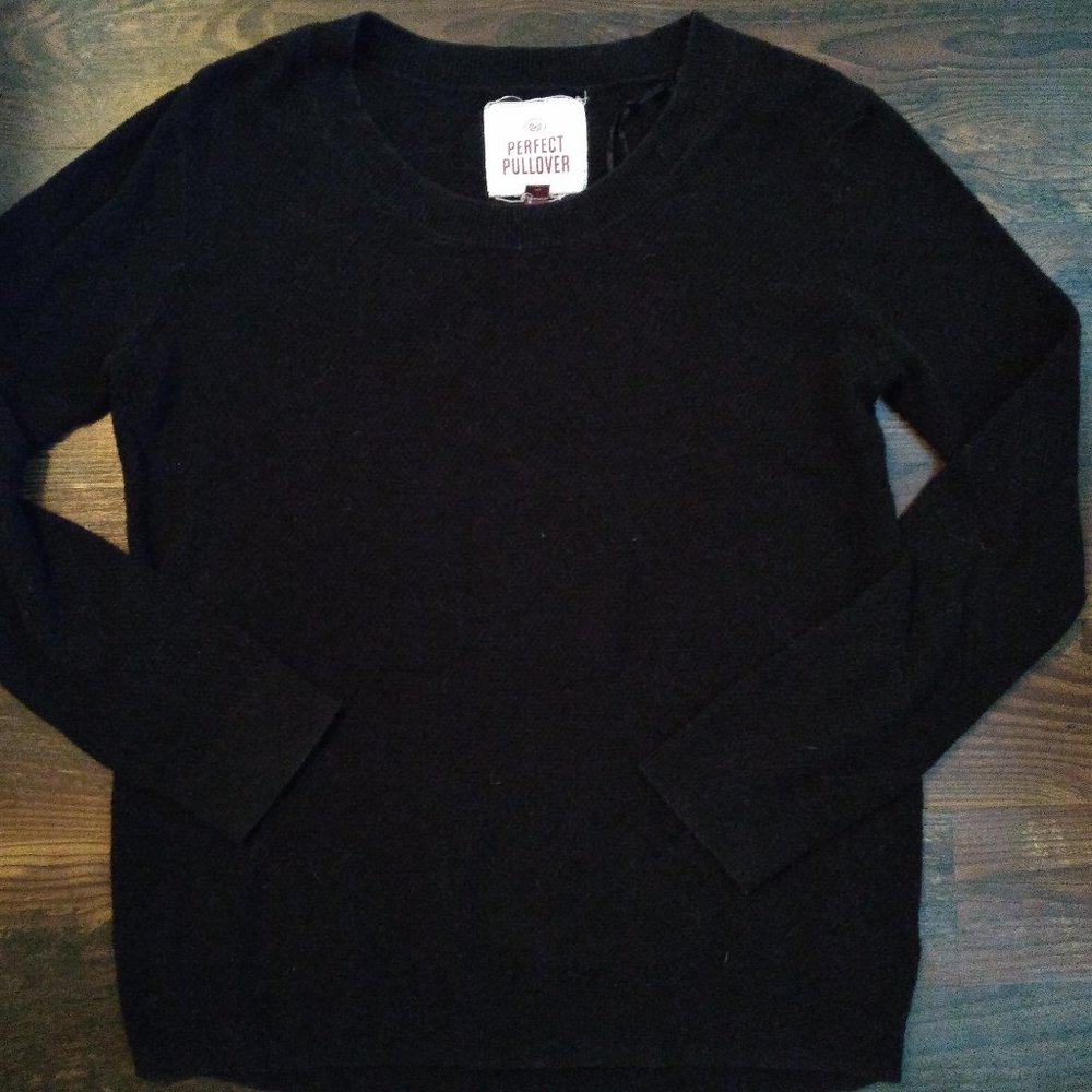 Basic Black Pull Over Knit Sweater
